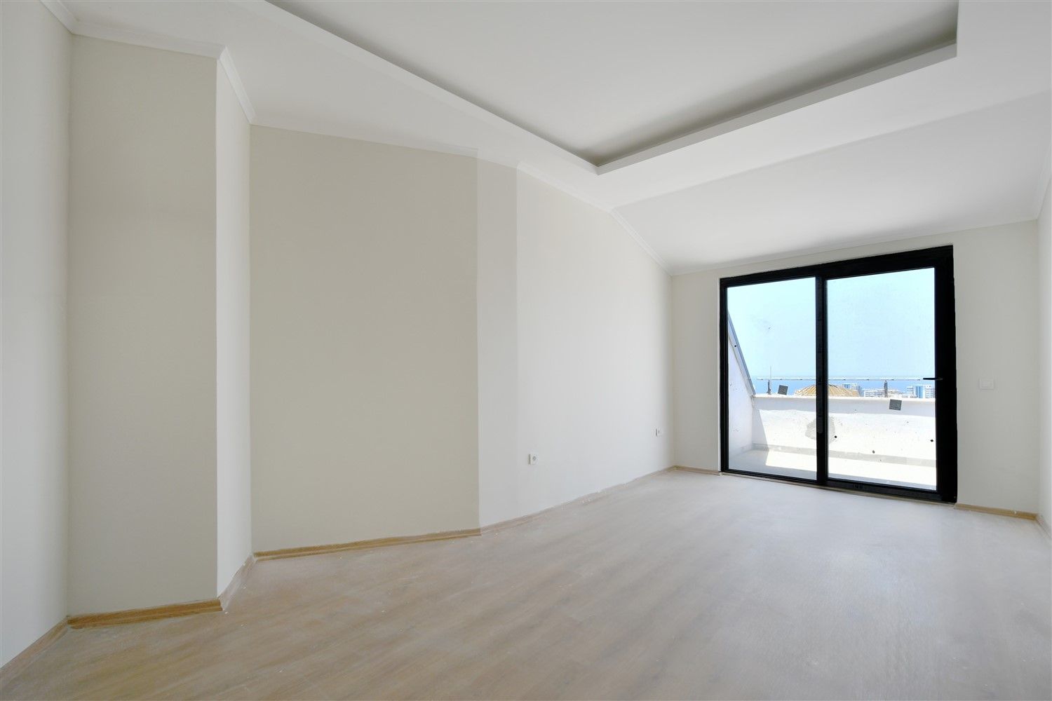 Penthouse 2+1 in excellent location in Mahmutlar district