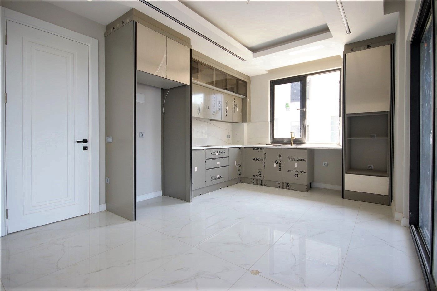 Large apartment 3+1 in new building - Oba district, Alanya