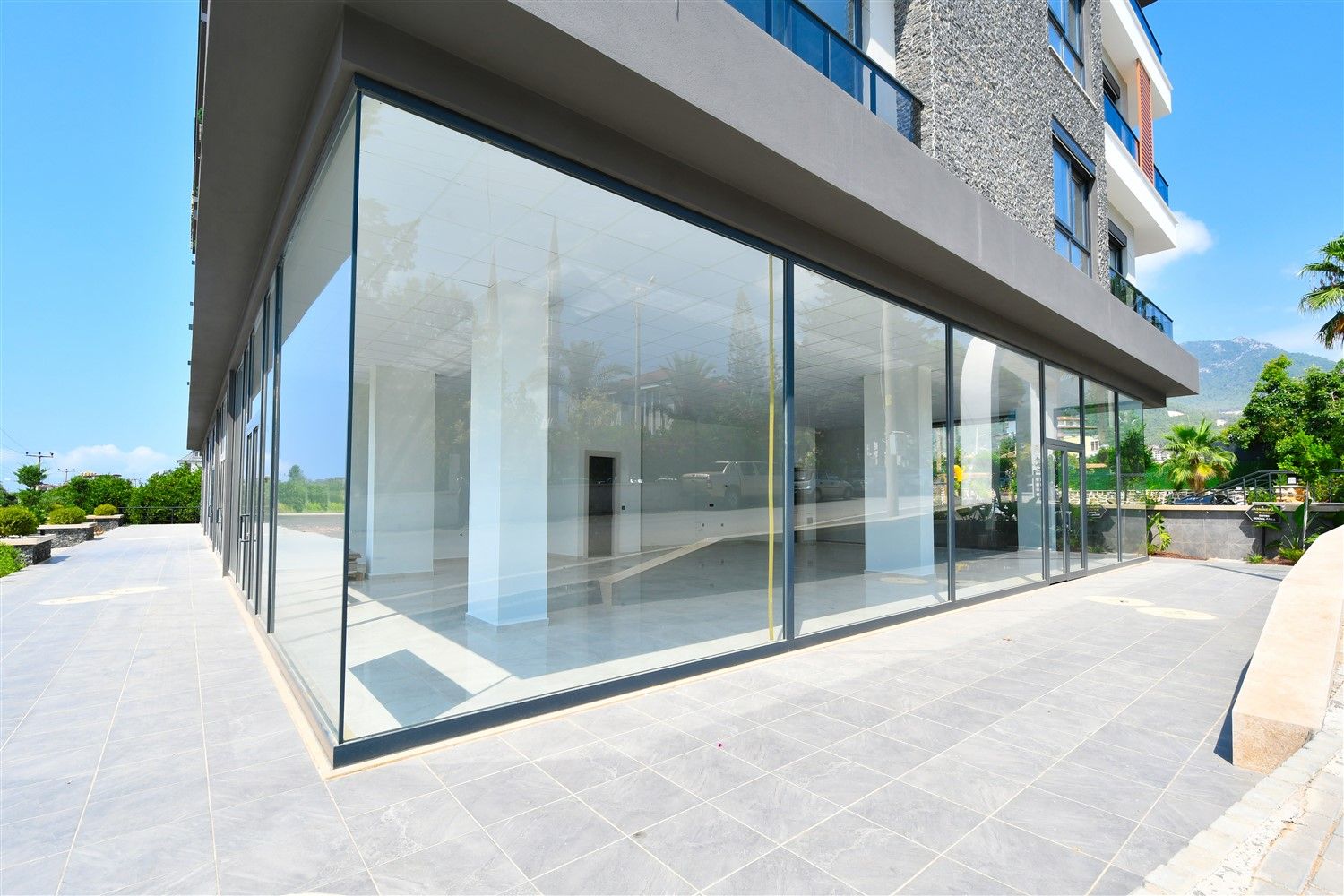 Commercial premises in a new building, Oba - Alanya