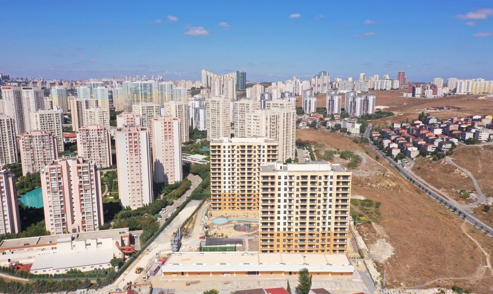 New apartments in large-scale residential complex - Avcilar district