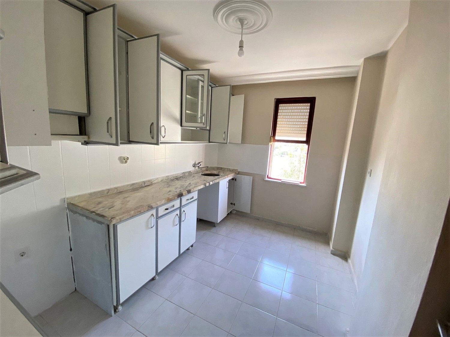 Apartment 2+1 with separate kitchen in 500 m from the Alanya beach