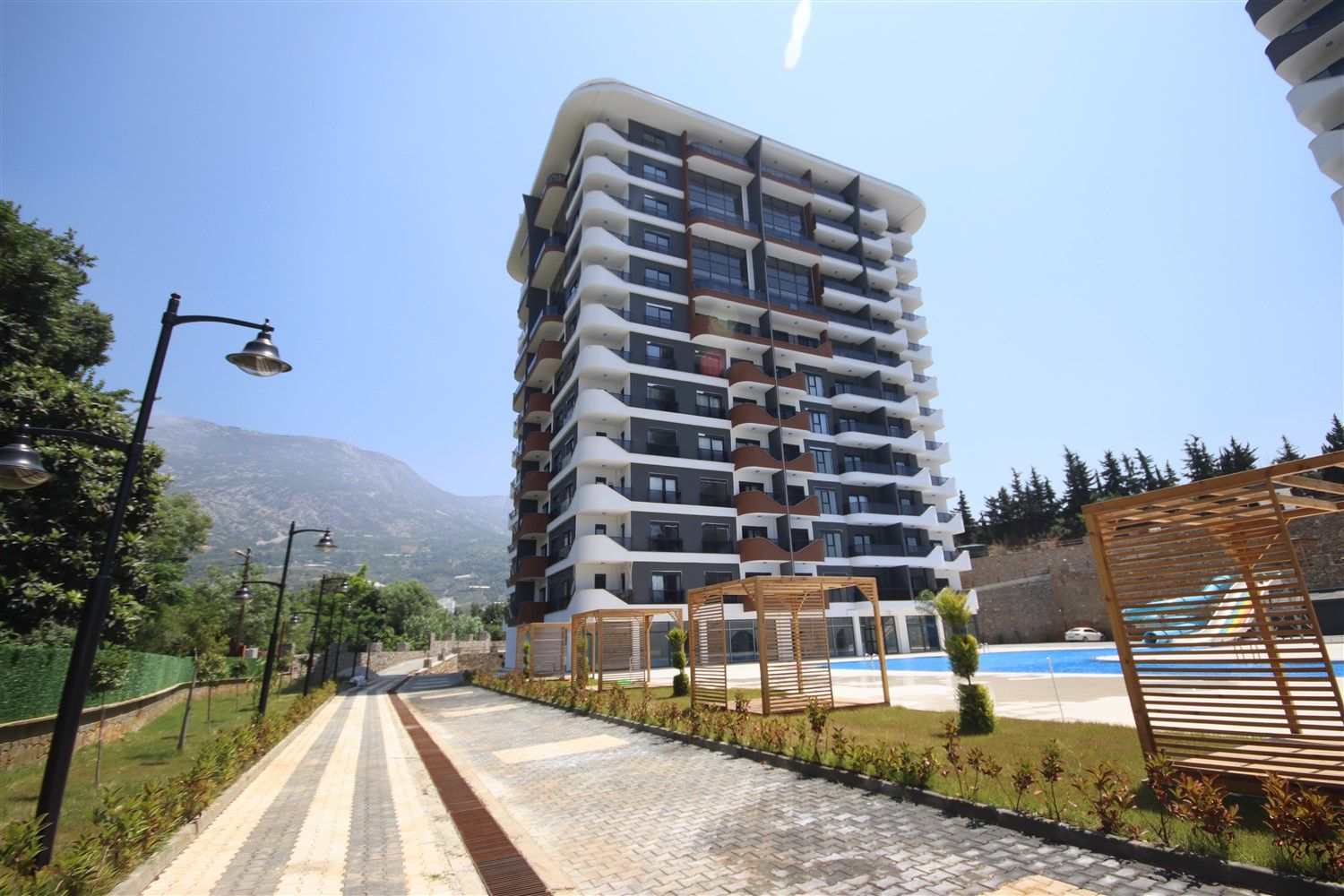 Mountain view apartment 1 + 1 in new building - Mahmutlar district