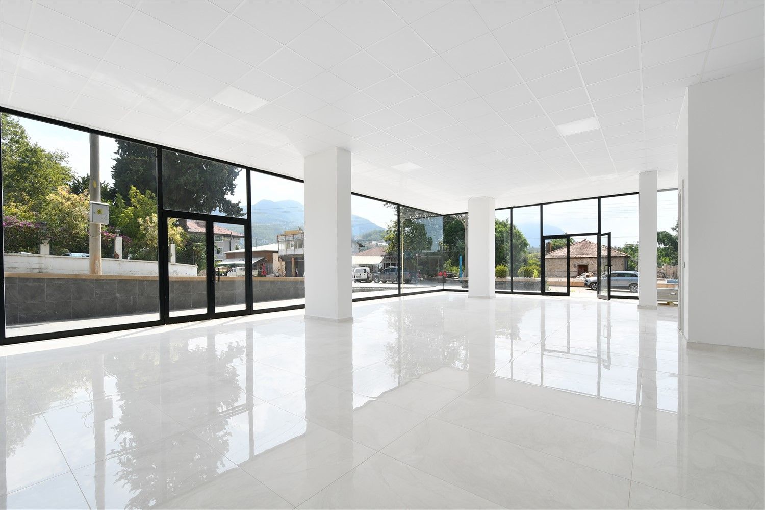 Commercial premises in a new building, Oba - Alanya