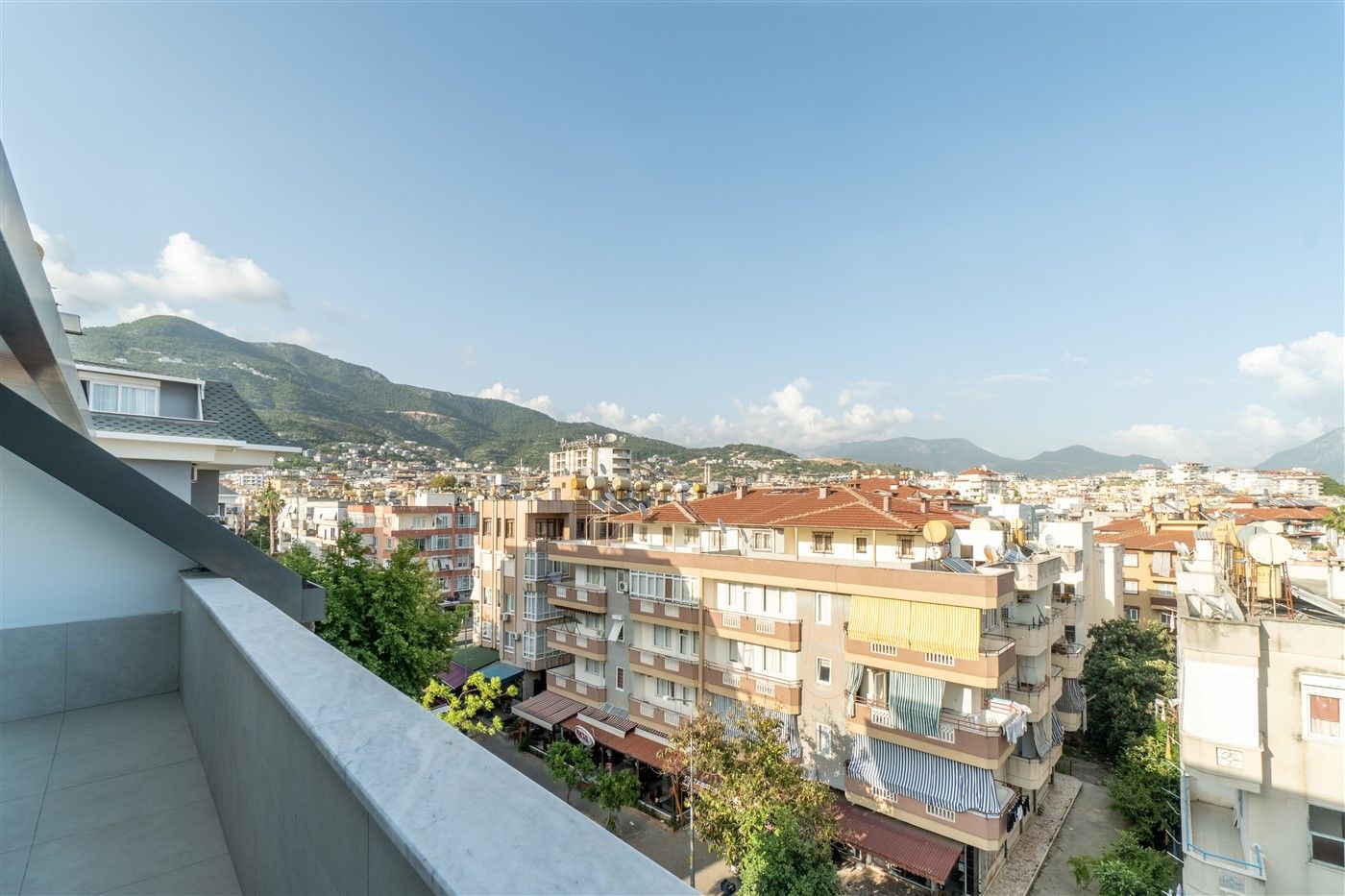 Cozy two-level apartment in the center of Alanya