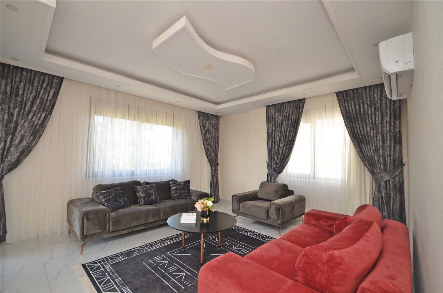 Furnished 4-bedrooms penthouse with separate kitchen in Avsallar