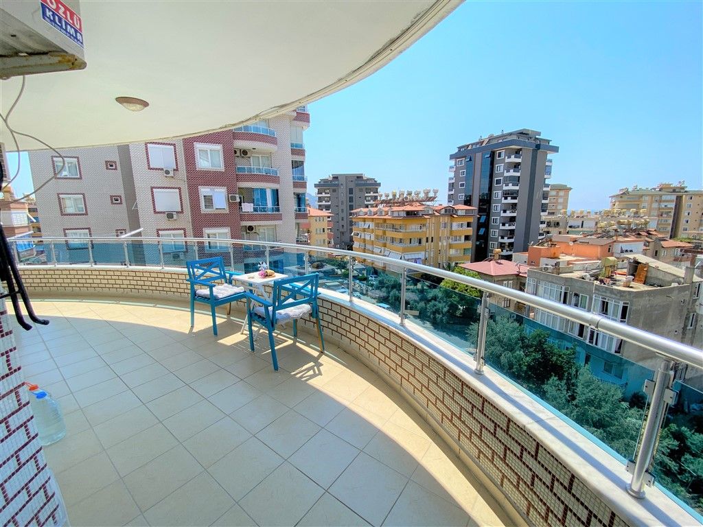 2+1 apartment with separate kitchen in the center of Alanya