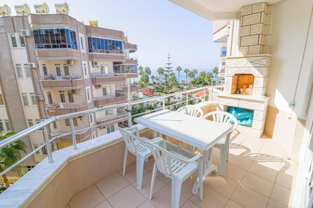 Furnished 2+1 apartment, 100 m from the sea in Mahmutlar