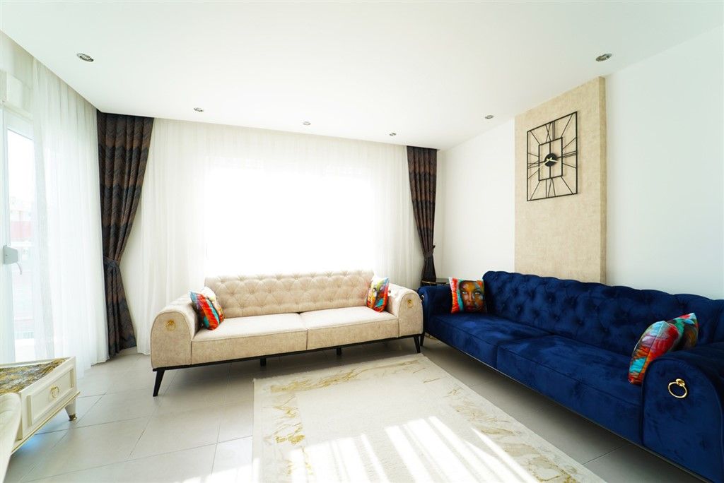 Bright apartment 2+1 with furniture in popular Mahmutlar
