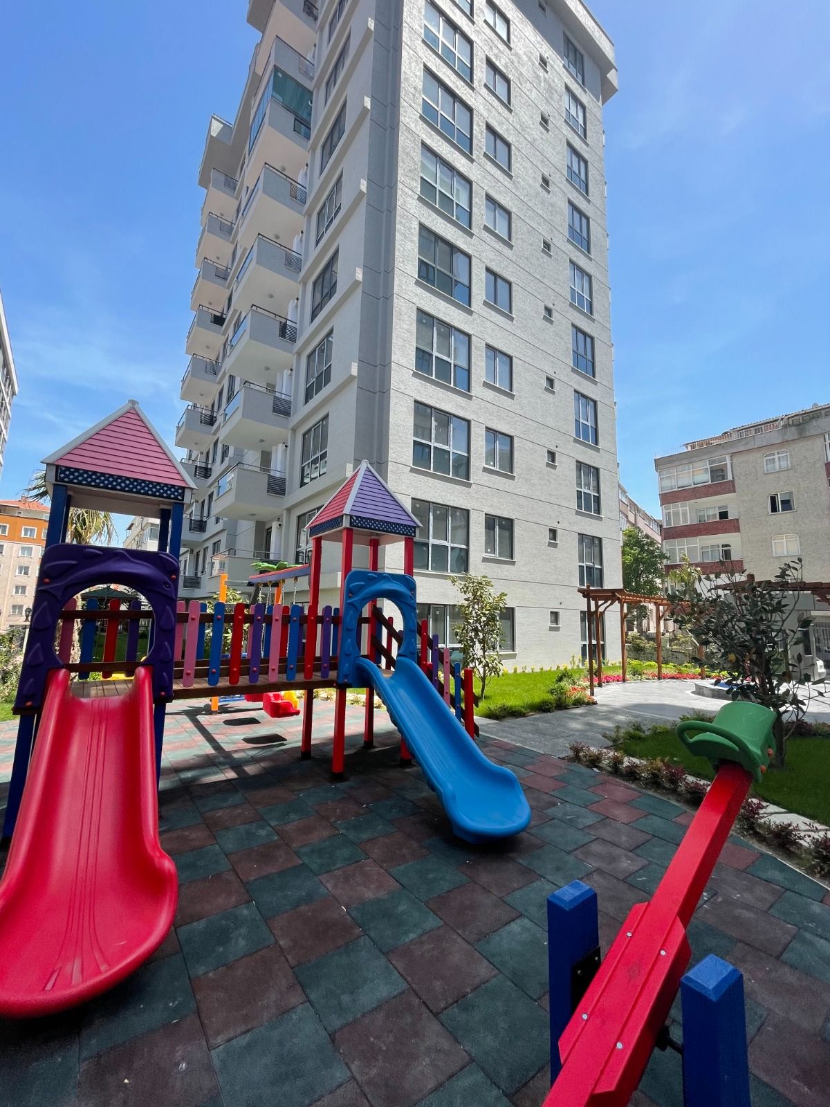 Ready for living apartments in the residential district Küçükçekmece