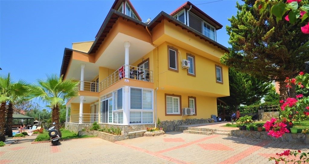 Villa 5+1 in 400 m from the sea in Demirtas, Alanya