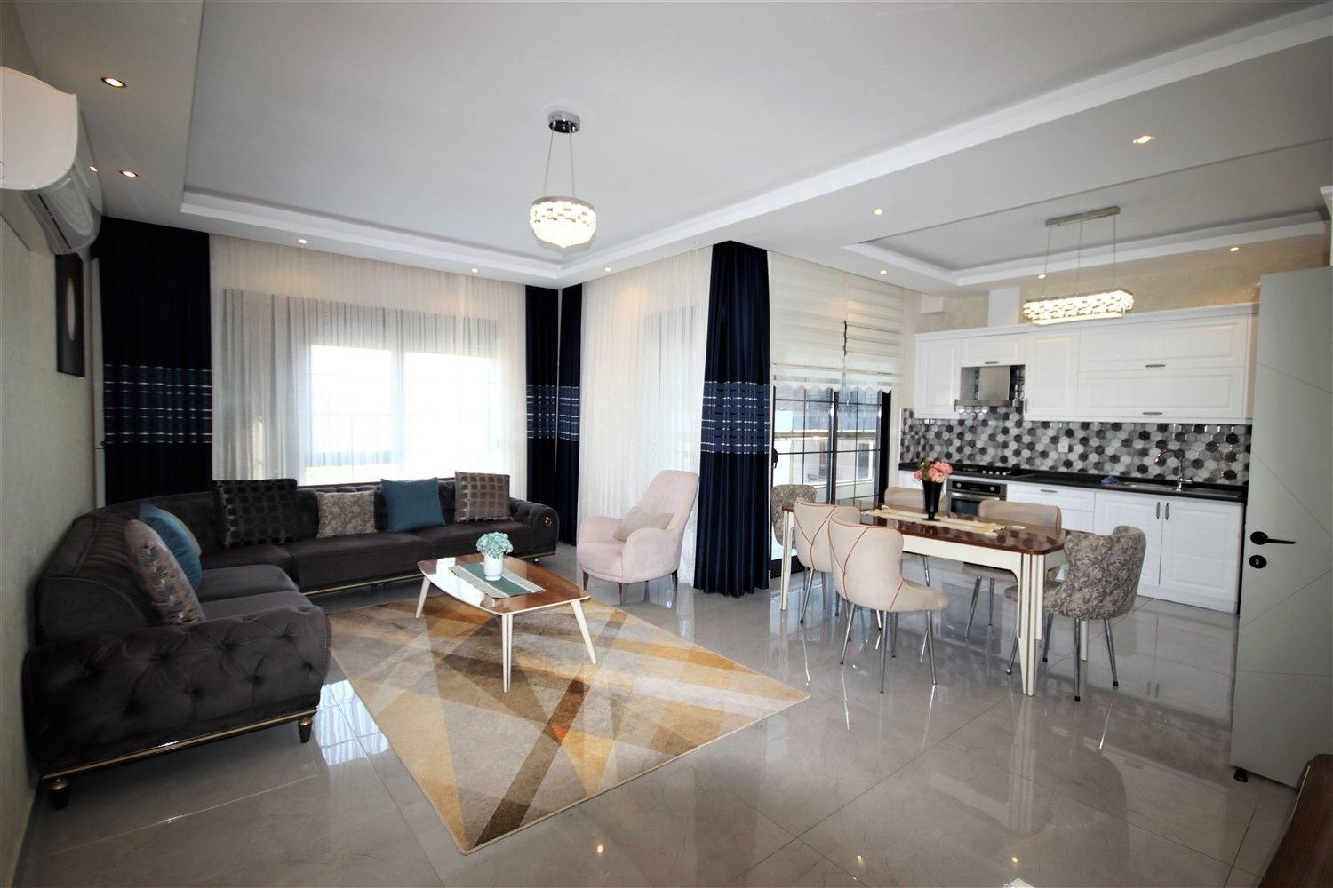 Apartment 4+1 in excellent location of Oba district, Alanya