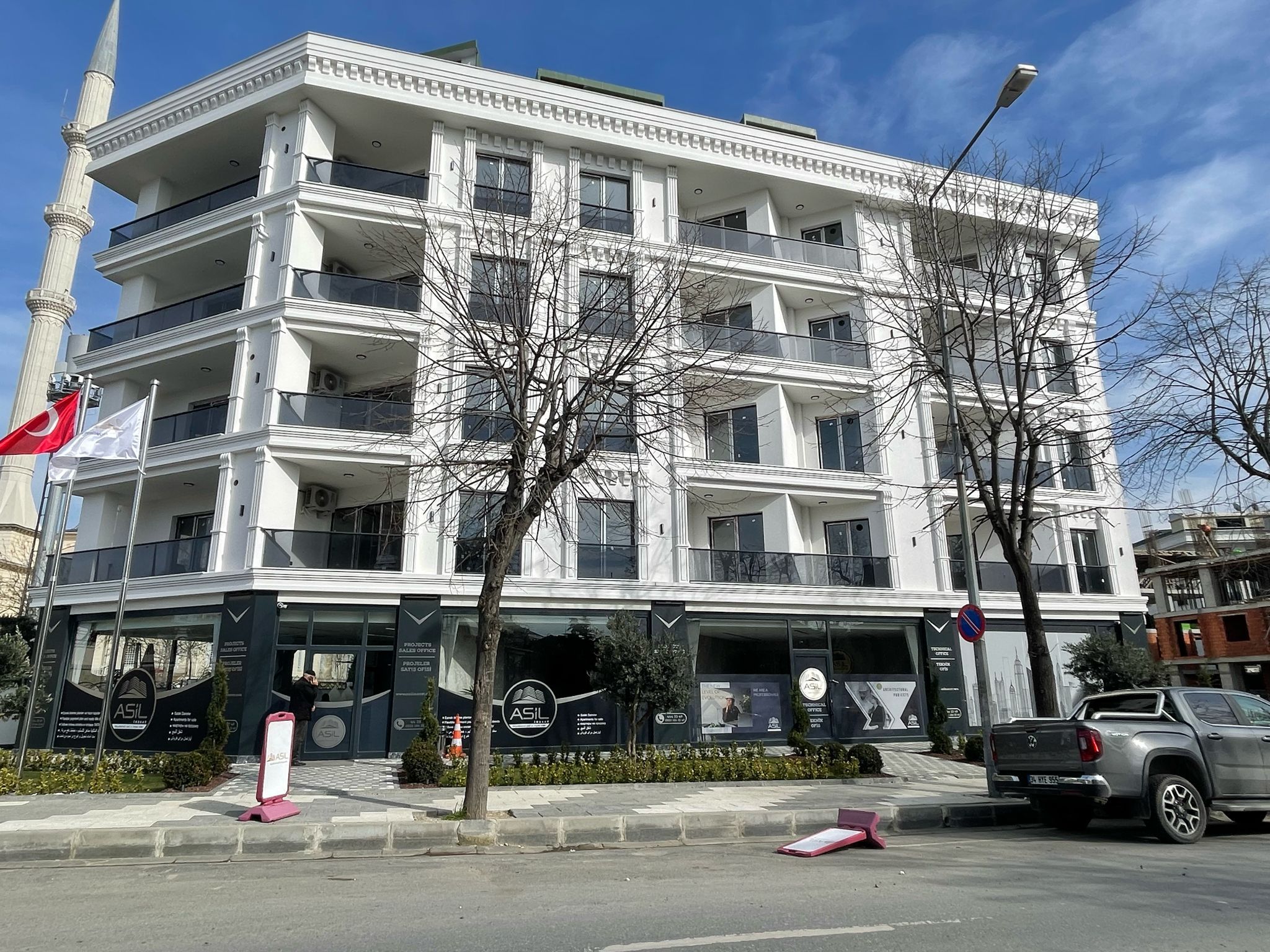 New bright apartments within walking distance from the Marmara Sea