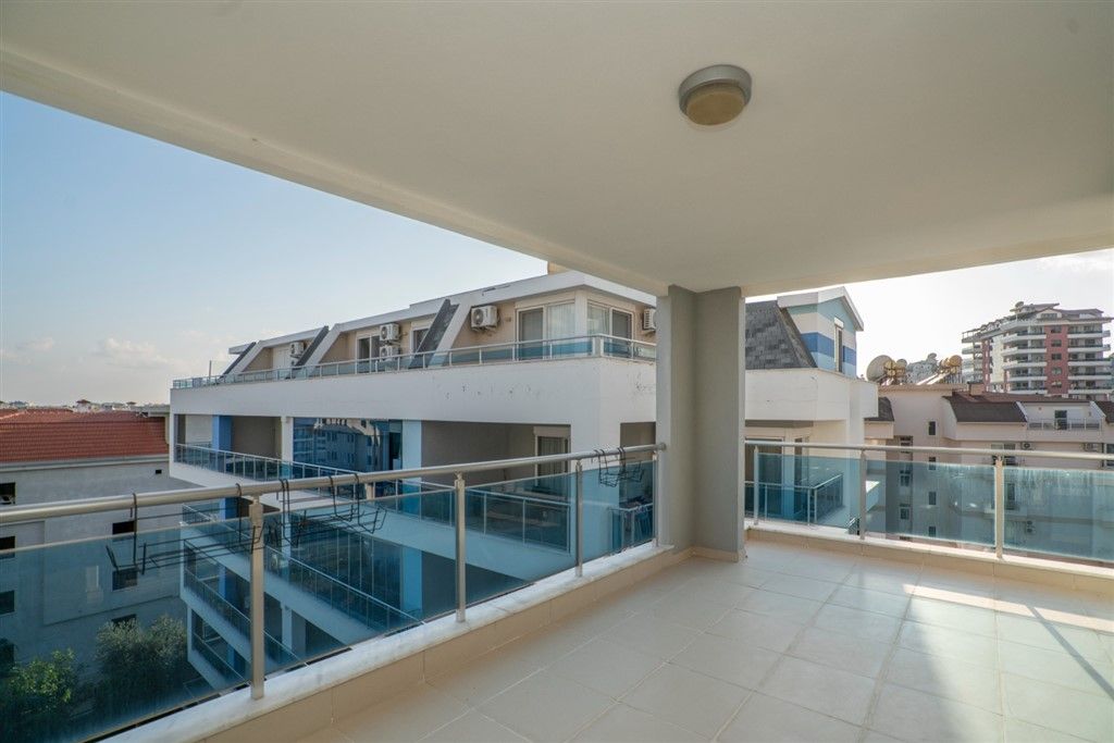 Spacious penthouse 3+1 in complex with infrastructure - Oba district, Alanya