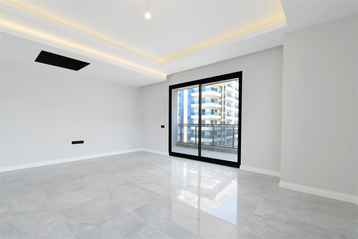 Penthouse 3+1 in a new residence, convenient location in Mahmutlar center