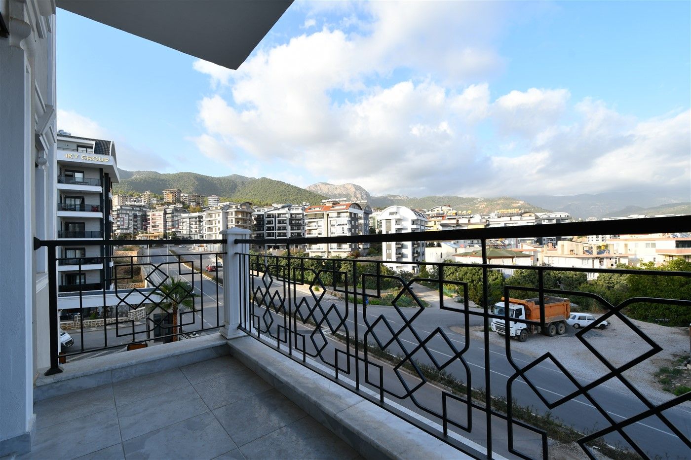 Apartments of various layouts in new complex - Oba district