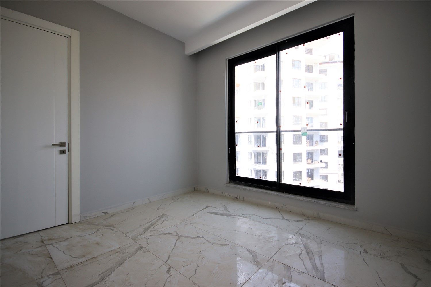 New apartment 1+1 in excellent location in Mahmutlar