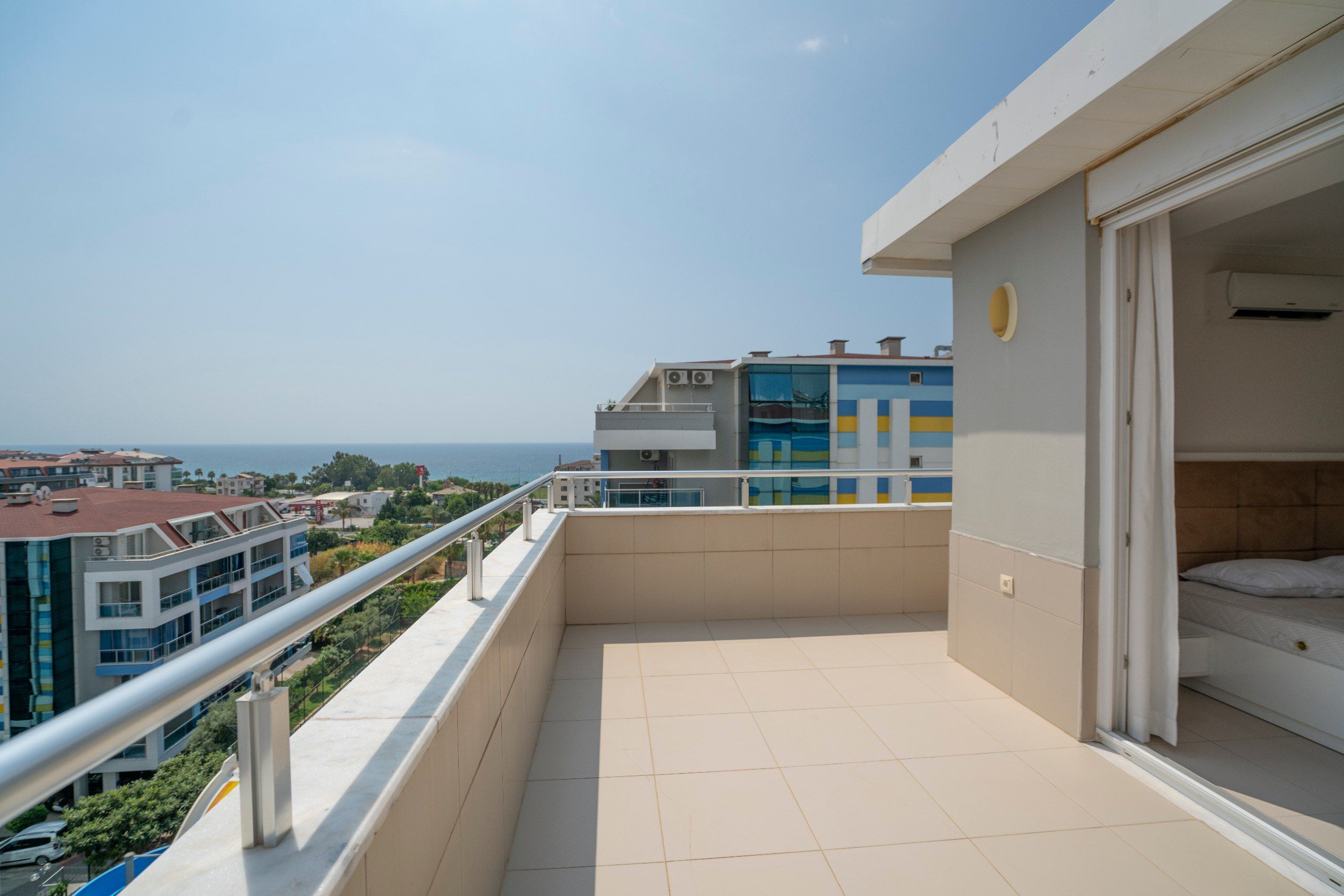 Sea view 2+1 penthouse in residential complex with full infrastructure