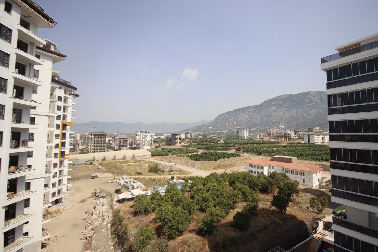 New apartment 1+1 in excellent location in Mahmutlar