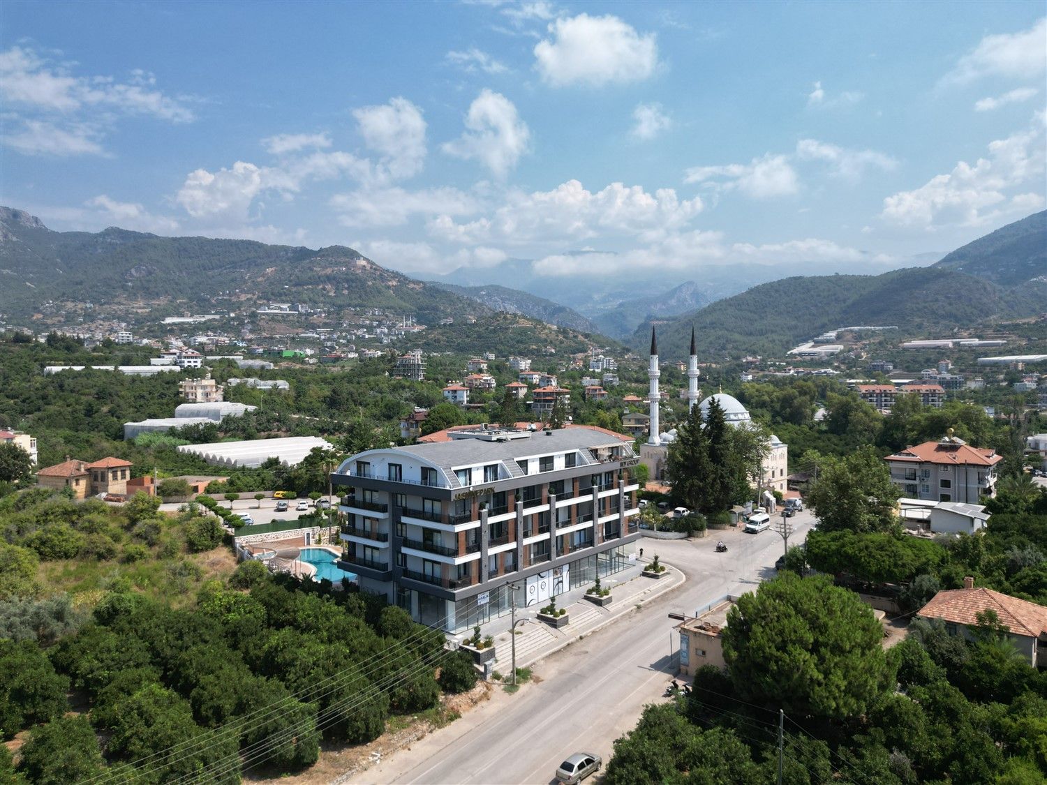 Commercial premises in a new building, Oba - Alanya