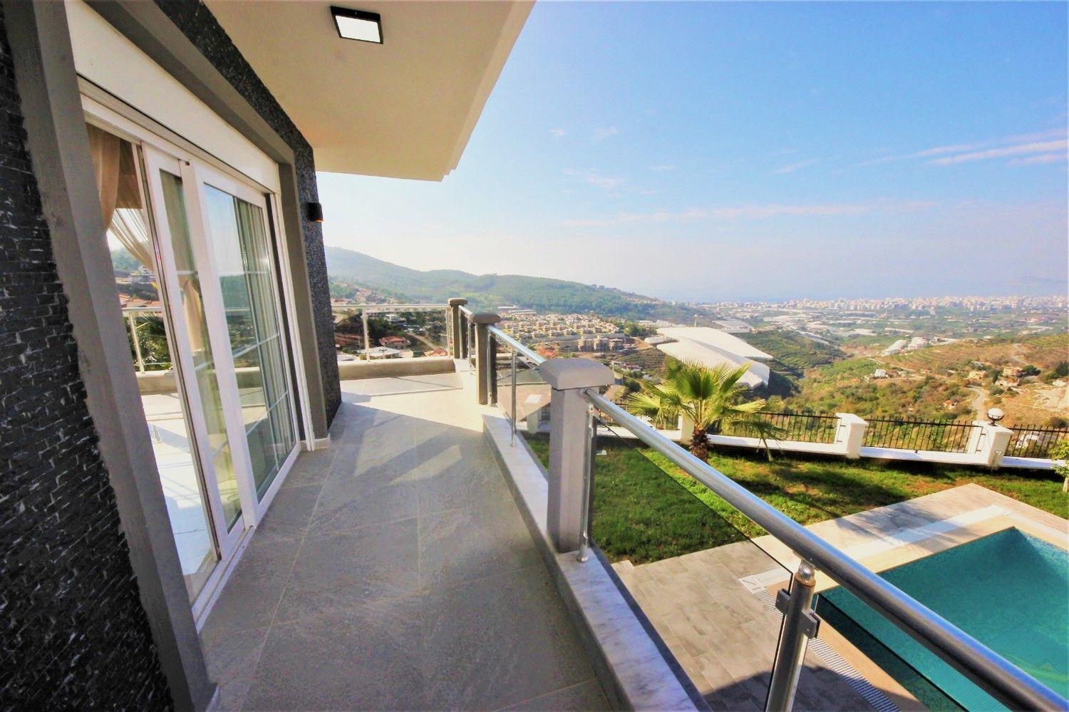 Sea view 3-bedrooms villa with private pool in Kargicak, Alanya