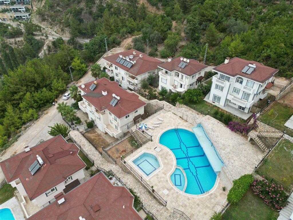 Large villa 7+1 in Bektash district - Alanya