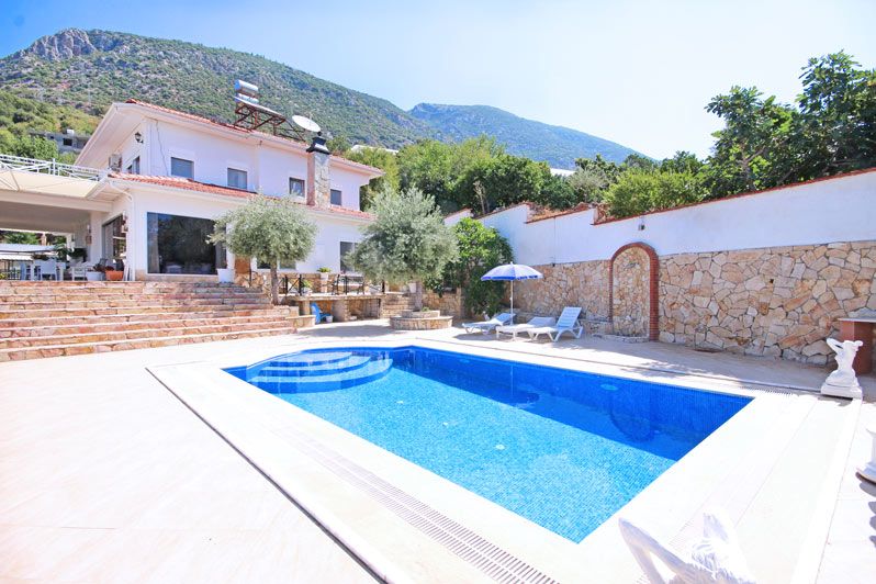 Large villa 7+1 with stunning views, Kestel district