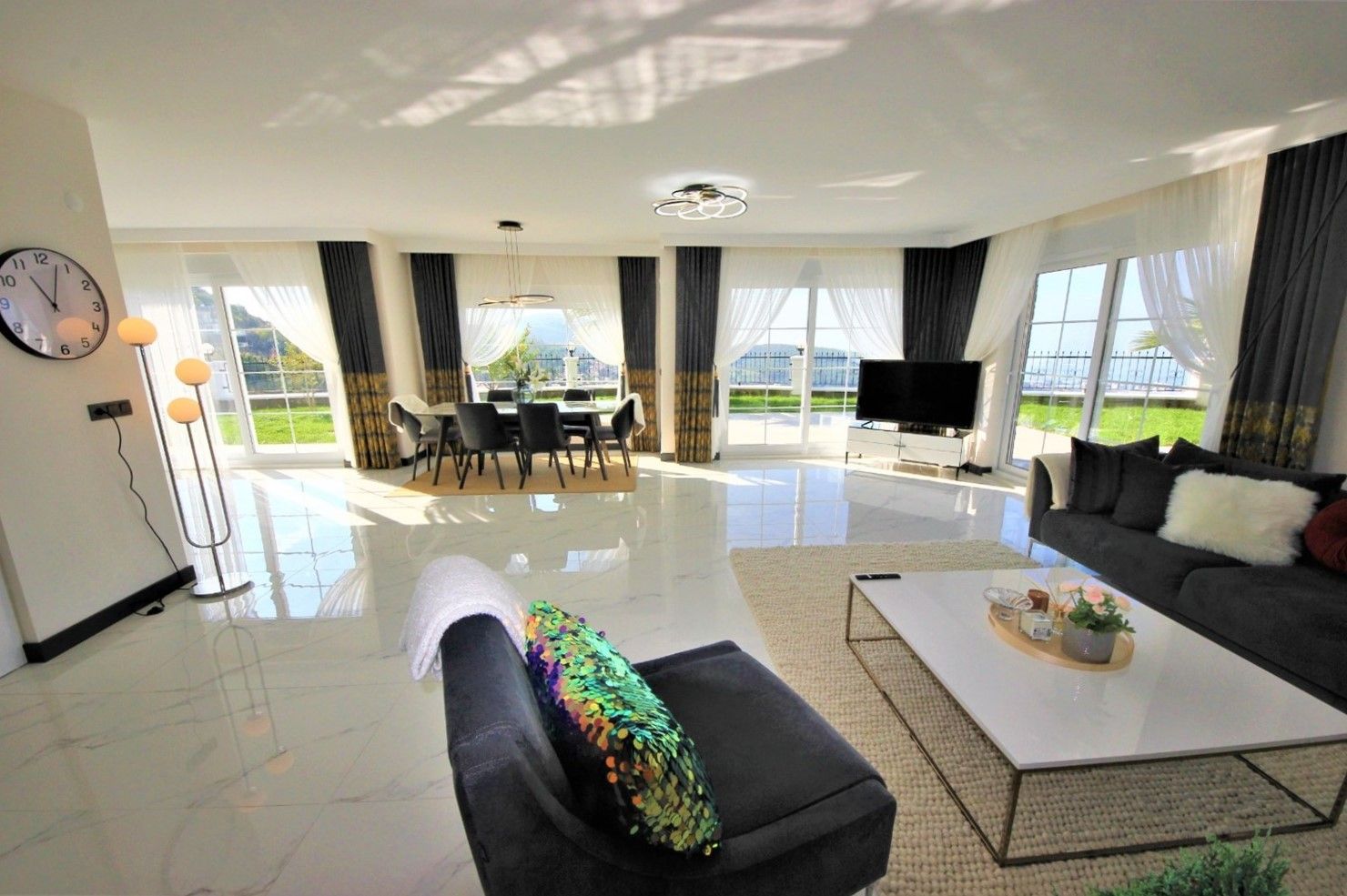 Sea view 3-bedrooms villa with private pool in Kargicak, Alanya