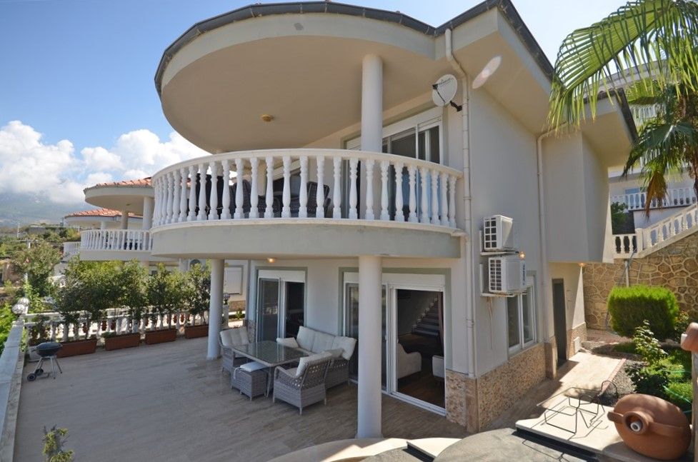 3-bedrooms villa with panoramic sea and mountains view in Kargıcak