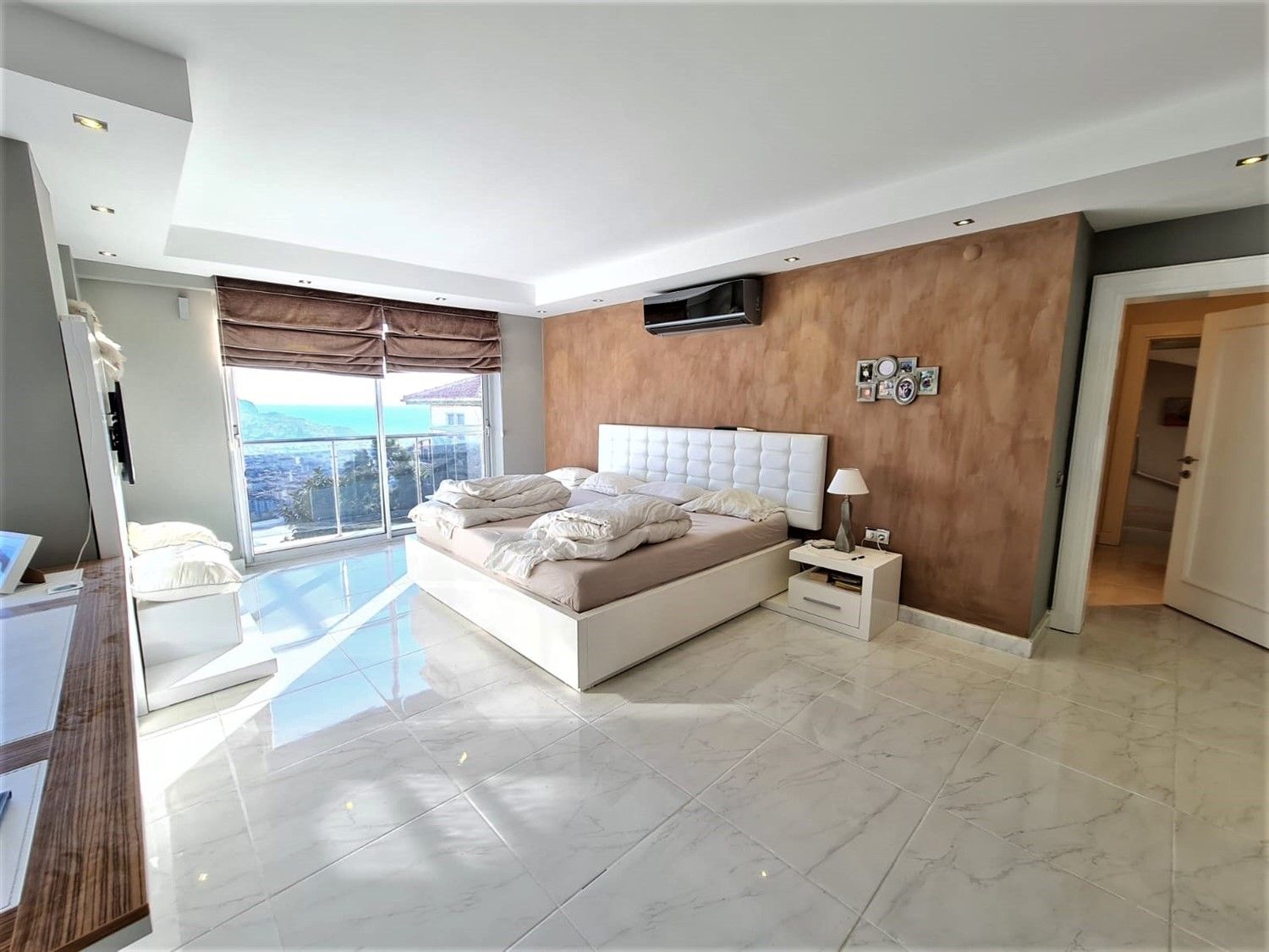 Sea view villa 4+1 in Bektas district