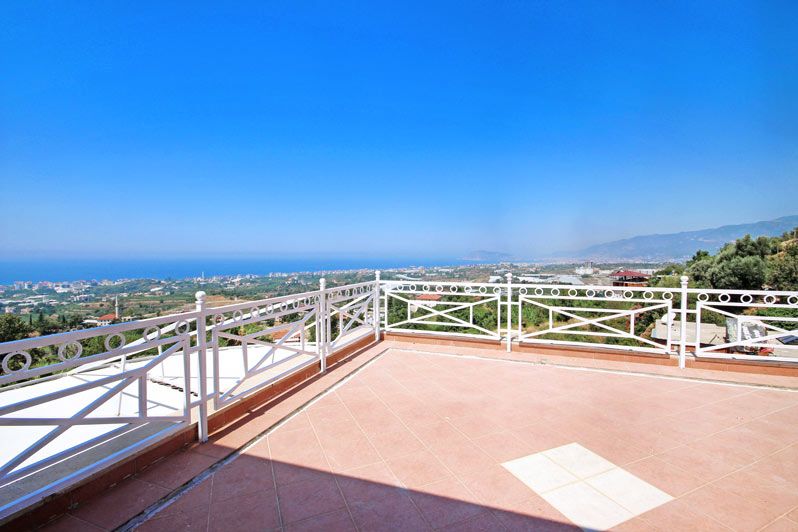 Large villa 7+1 with stunning views, Kestel district