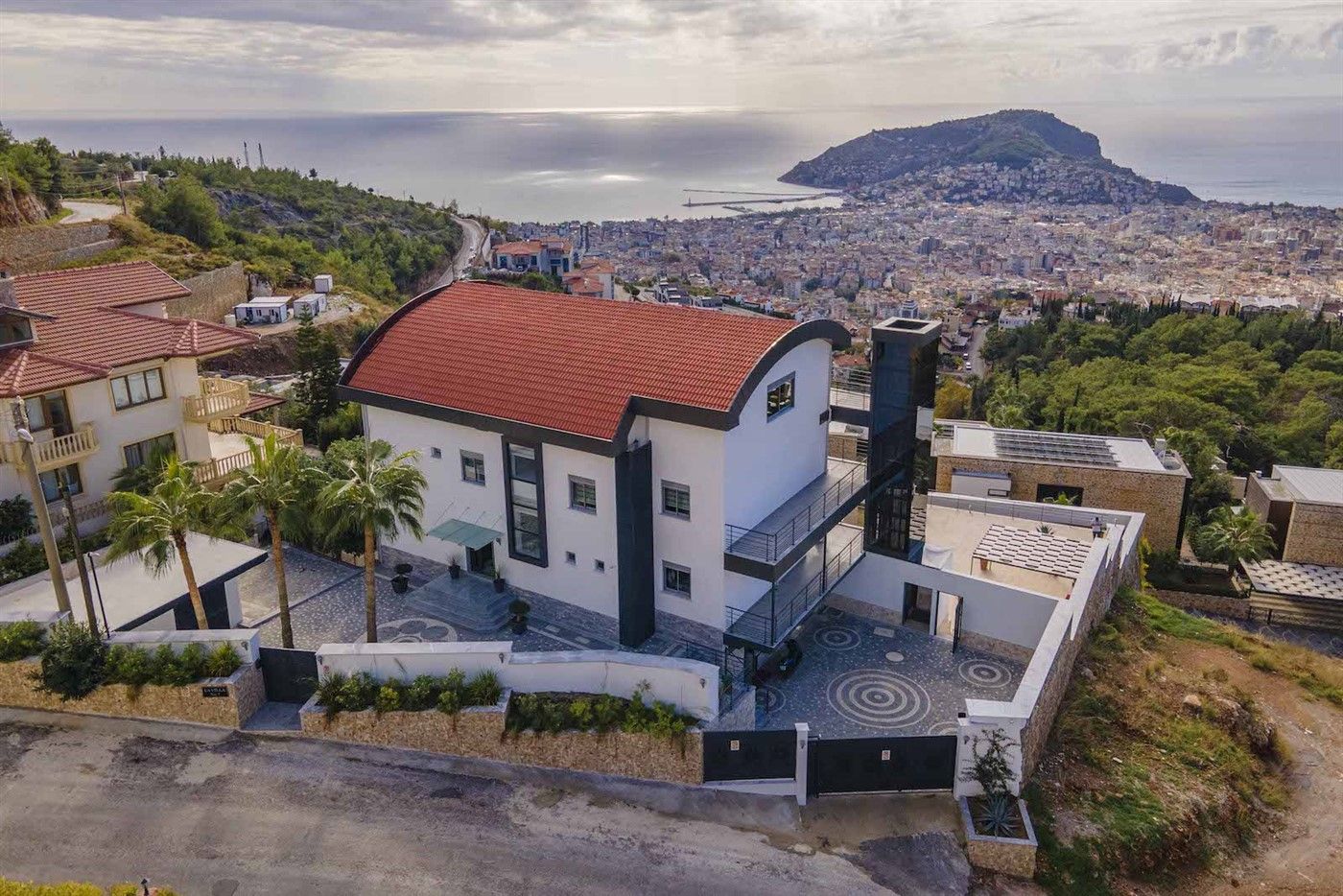 Luxury villa with panoramic sea and Alanya castle views