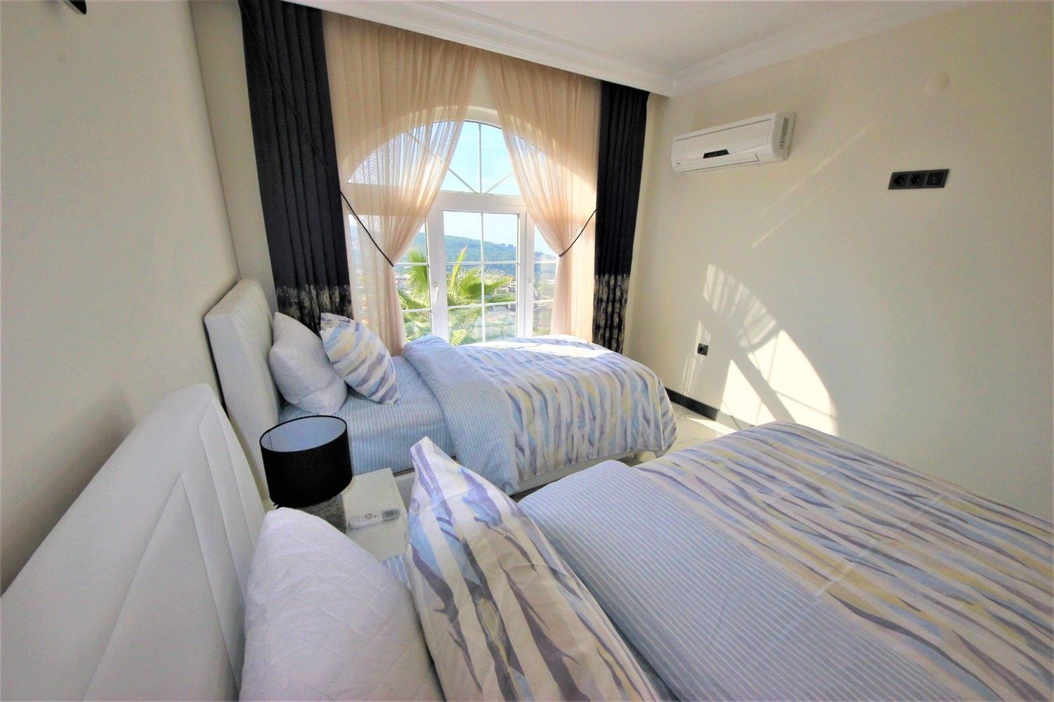 Sea view 3-bedrooms villa with private pool in Kargicak, Alanya