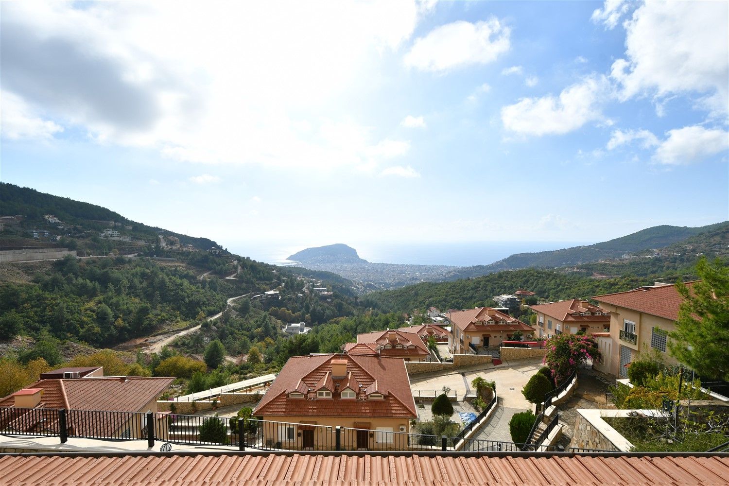 Villa 3+1 overlooking Alanya Castle and sea, Tepe district