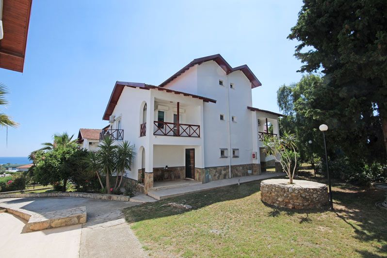 Villa 8+2 in complex - 530 m from the sea, Demirtash district