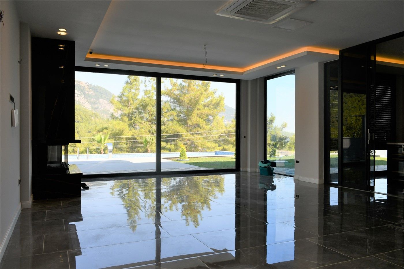 New villa 5+2 surrounded by forest - Tepe district, Alanya