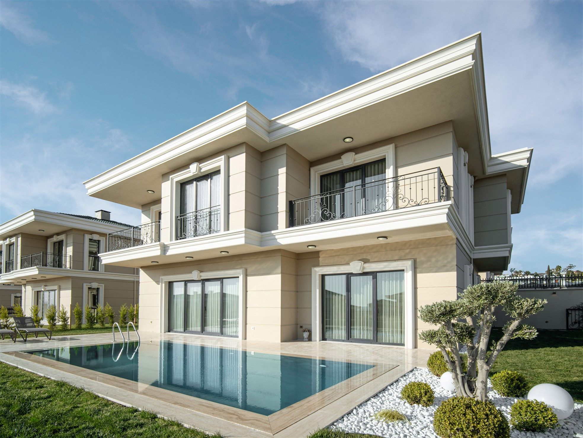 Premium villas close to the lake and the Marmara Sea in Istanbul