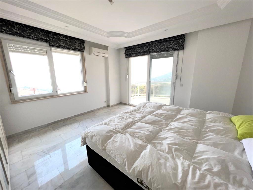 Sea view villa 3+1 in Tepe