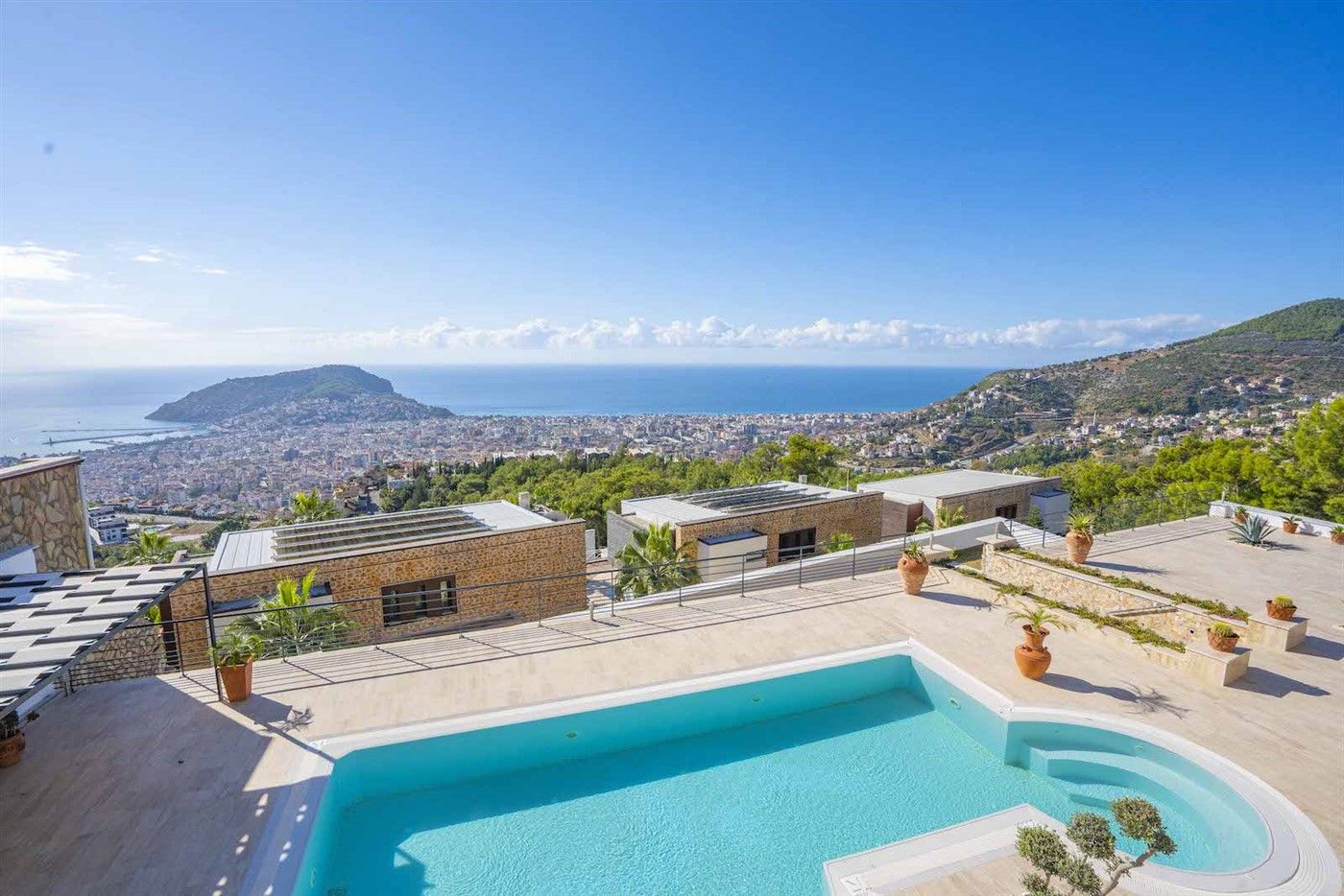 Luxury villa with panoramic sea and Alanya castle views