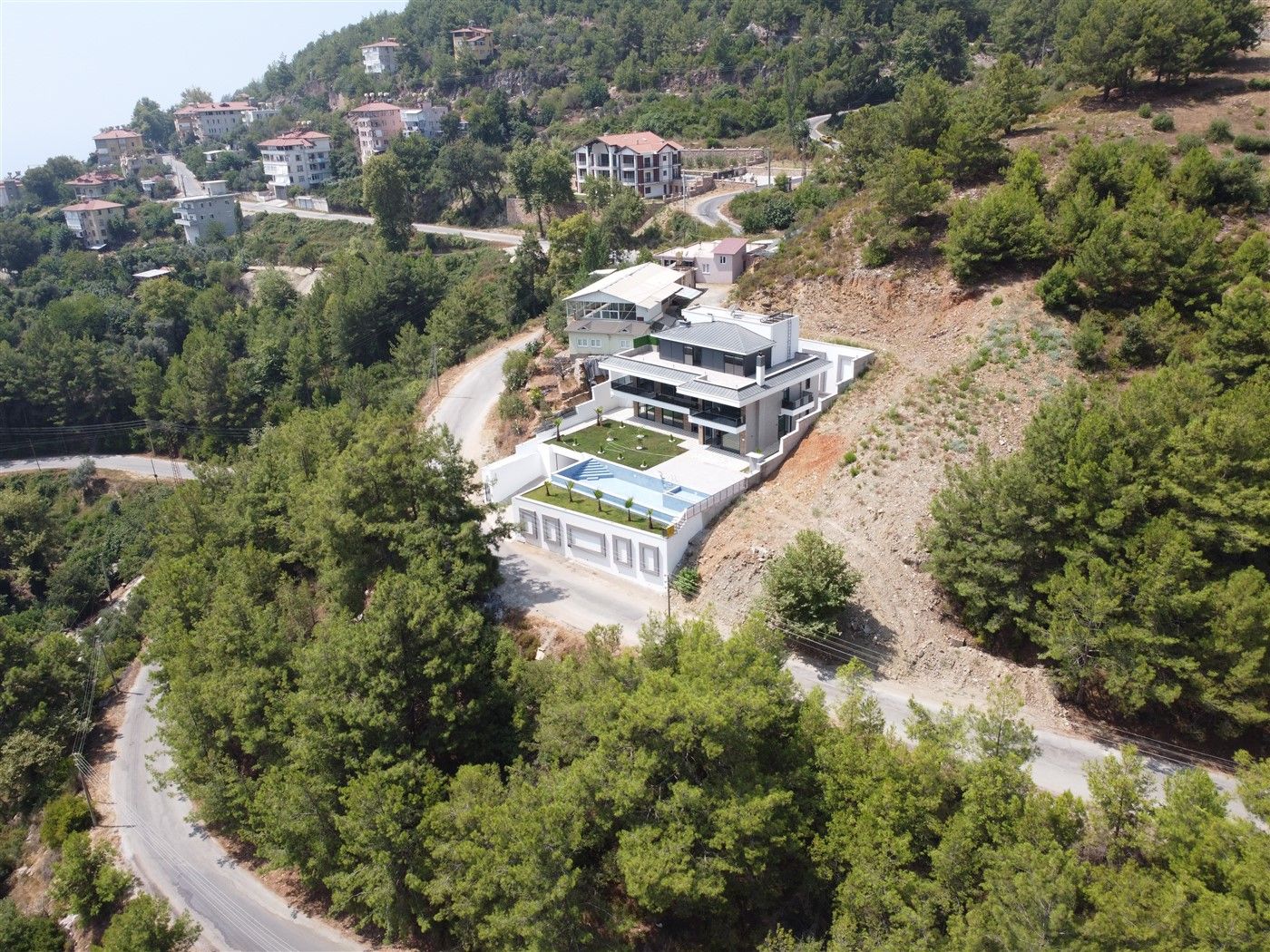 New villa 5+2 surrounded by forest - Tepe district, Alanya