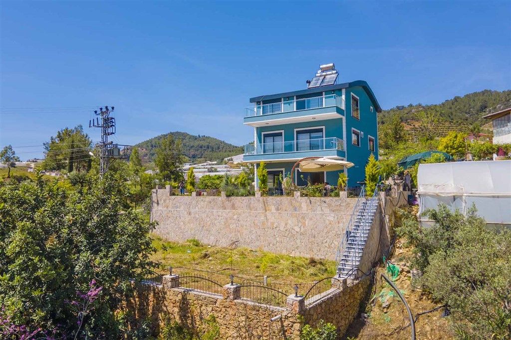 Furnished villa 6+2 in Demirtash district