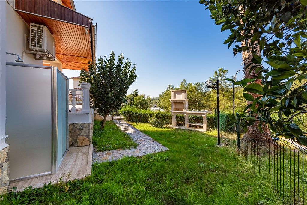 Villa surrounded by coniferous forest in Avsallar