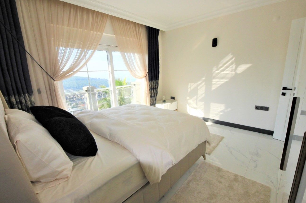 Sea view 3-bedrooms villa with private pool in Kargicak, Alanya