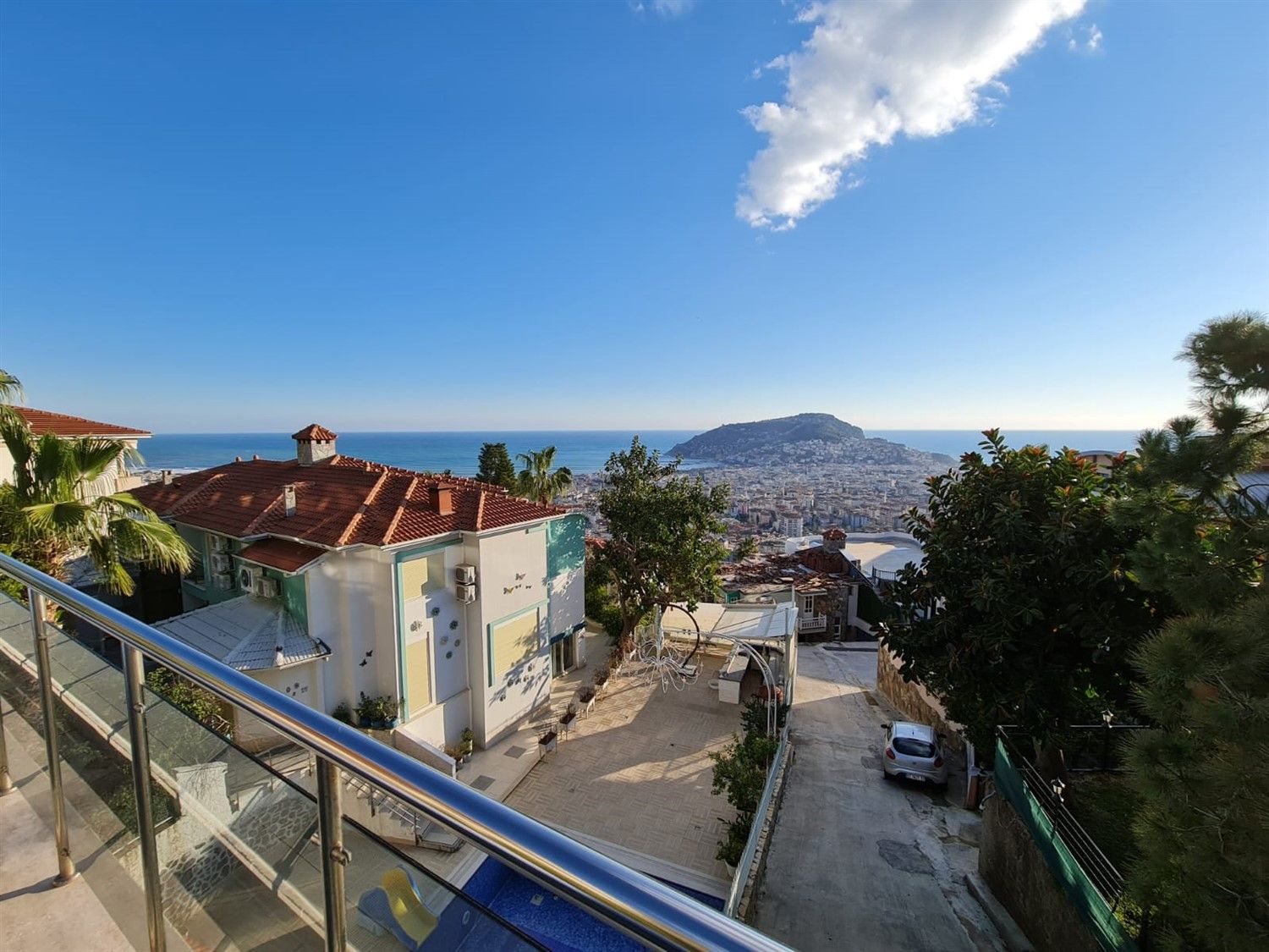 Sea view villa 4+1 in Bektas district