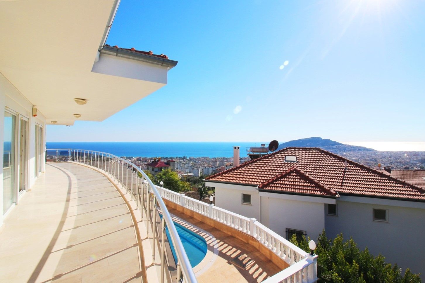 Sea and Alanya Castle view 6 bedrooms villa